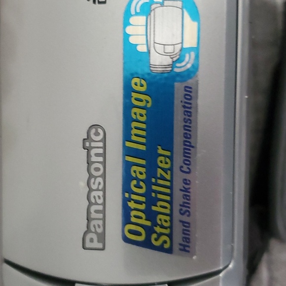 Used Panasonic 3CCD Mega O.I.S.Camcorder with carrying case,charger and remote - Picture 9 of 11